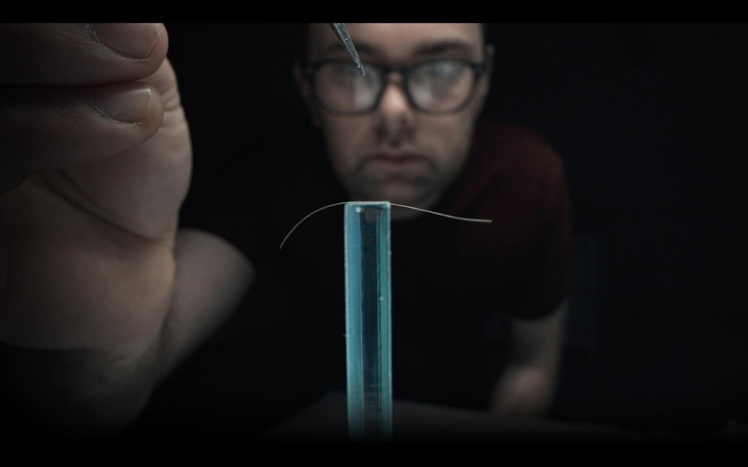 Video, der viser Dysons forskere og kæledyrshår